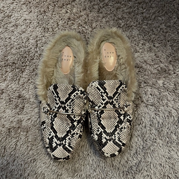 TARGET FUR SNAKE PRINT MULES - Picture 1 of 5
